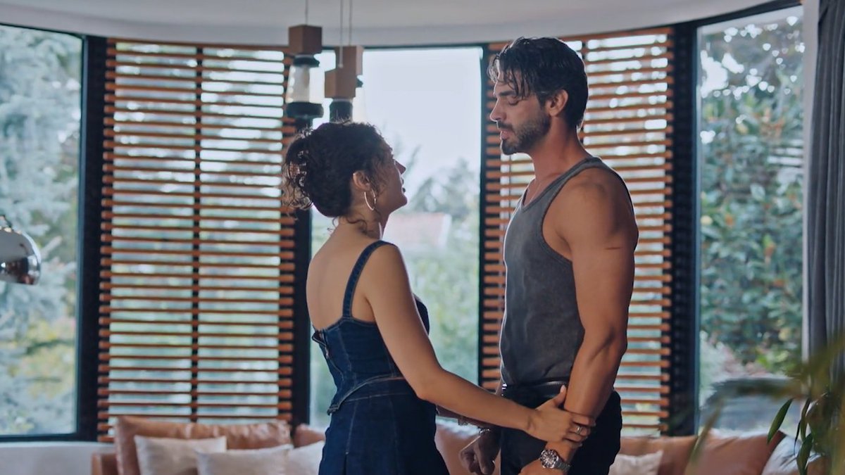 Bew0G's tweet photo. When you realize while editing that this entire 5mn of training scene, those 5-10mn of freeze-time or #EcNur angst, basically every scene they're in together work with every single song on Earth. #RuhunDuymaz #SaveRuhunDuymaz lütfen😭🙏 I can't have them taken away from me. https://t.co/rxbyb6K1U1