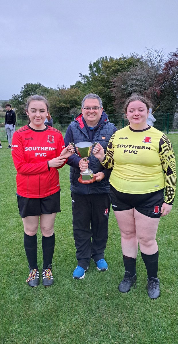 Our U18 joint captain's & twin sisters Niamh & Aoife Collins receiving the League Cup from @donhurley1 of the @westcorkleague