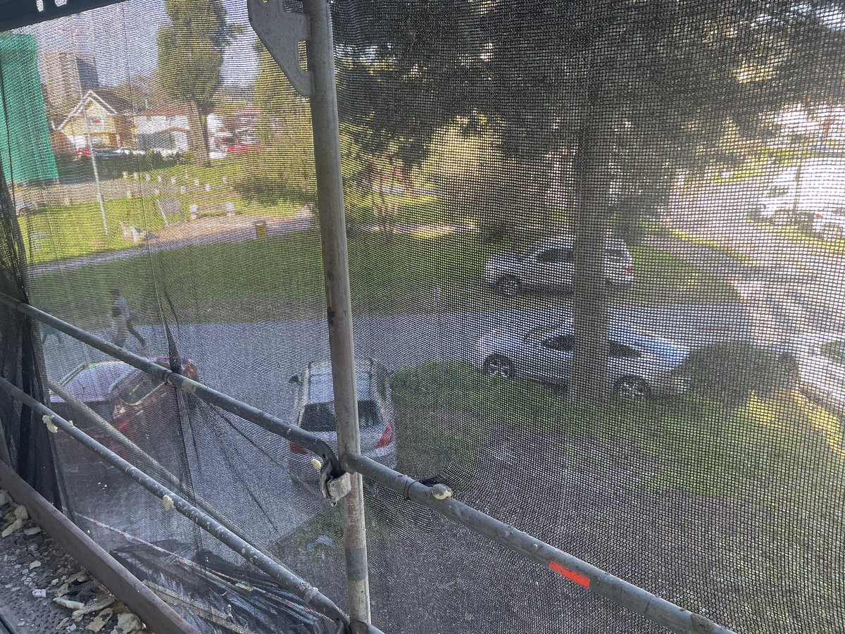 crisromerof's tweet photo. El Municipio de @SanPedroPaz y sus funcionarios/as a cargo no cumplen los acuerdos de resguardar los espacios de vecinos/as y las áreas verdes. No hay quien cuide y todos los años lo mismo, les queda grande la producción. Estacionar donde sea es la cuestión!! @SANPEDRO_CC https://t.co/pAbrCbAyu7