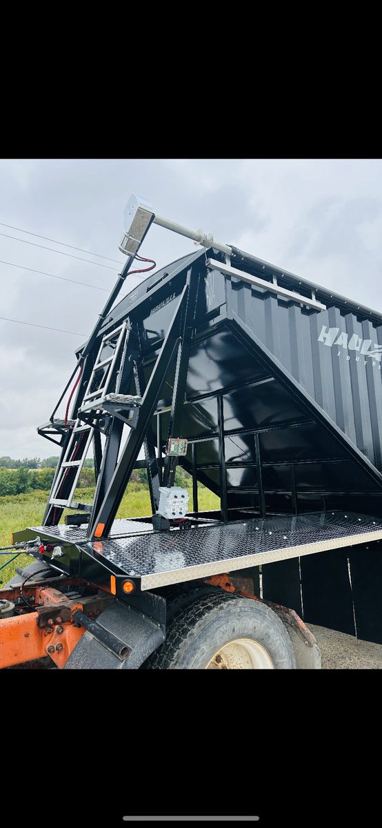 Haul all grain trailers. 
Triaxle w 24.5 rubber
Air ride
Full fender and flap package
Front and rear ladder
Electric tarp w Remote
Sight glasses on both sides
LH and RH chute cranks
Loading and unloading lights
Epoxy inside hopper paint and Hopper outer rock guard paint. Etc…