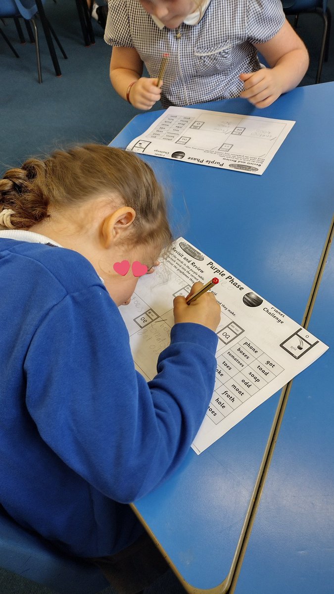 PipPapPhonics's tweet photo. Hard at work studying the @PipPapPhonics #PurplePhase today 💜💜 #PipAndPap #phonics #literacy #EarlyReading #teachertwitter 🧡🧡 https://t.co/ZkKOTv4lXM