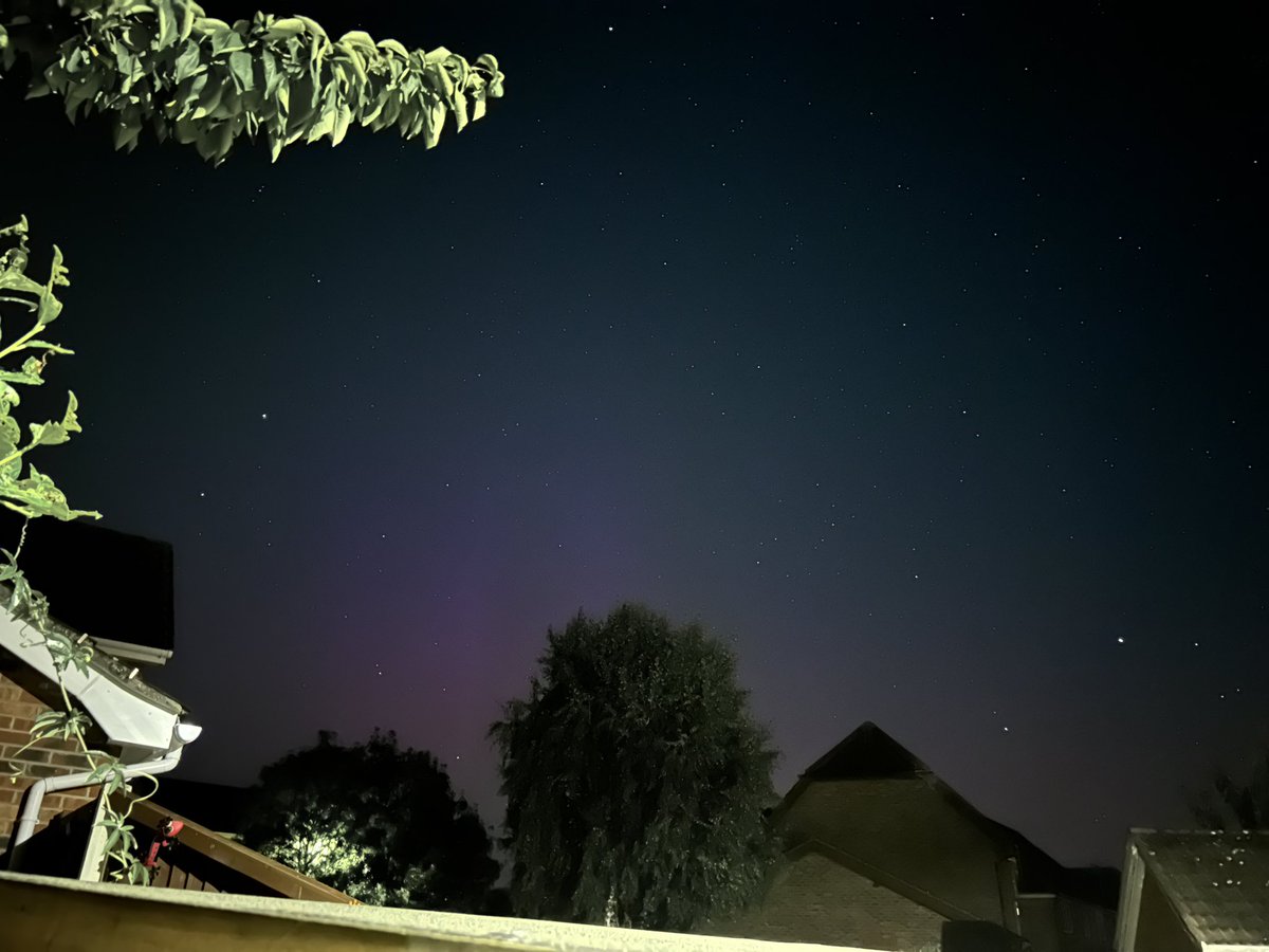 TAHannant's tweet photo. Taken from my garden in Norwich with an iPhone, beautiful even with the light pollution @Astronomer_Mark #Auroraborealis https://t.co/V7djOkBcjB
