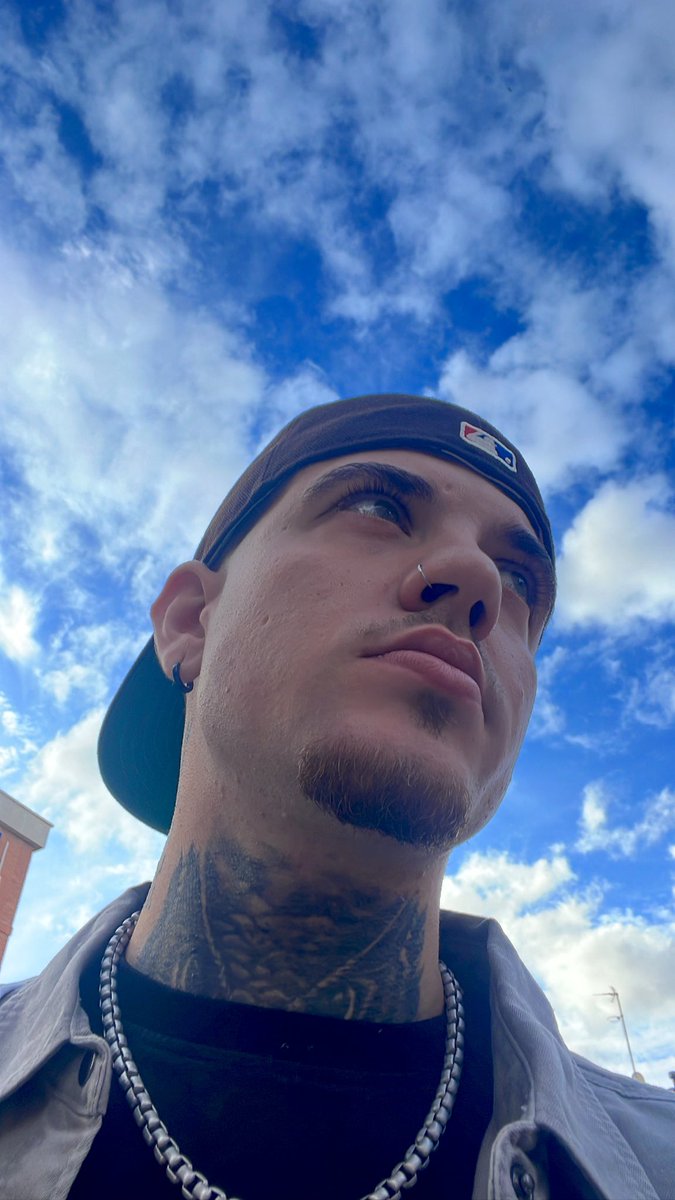 Danielote tweet media