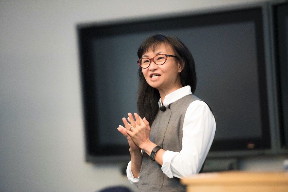[9/28, 4PM] How can we get free from the grip of discriminatory data? @whkchun joins @BlackDigitalHum for this year's Equilibrium discussion in STEM, calling for alternative algorithms to desegregate networks and foster a more democratic big data. csrea.link/equilibrium
