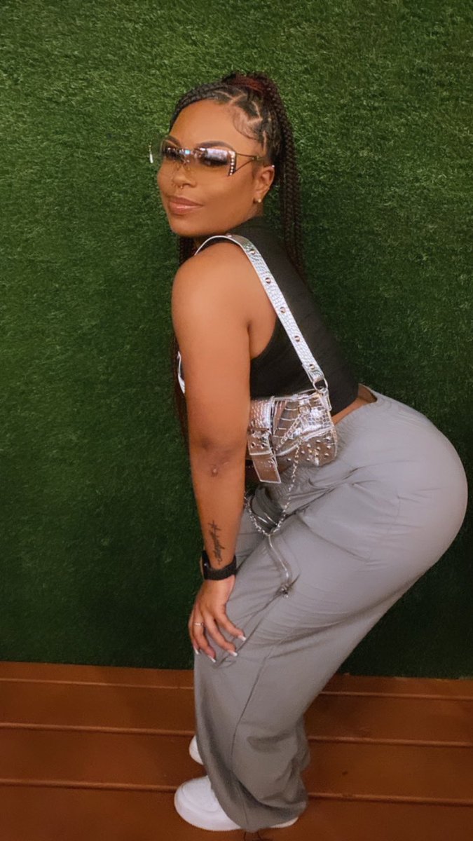brigonedoit's tweet photo. Leave yo girl, I’m bored 😎 https://t.co/chUVLx2gWw