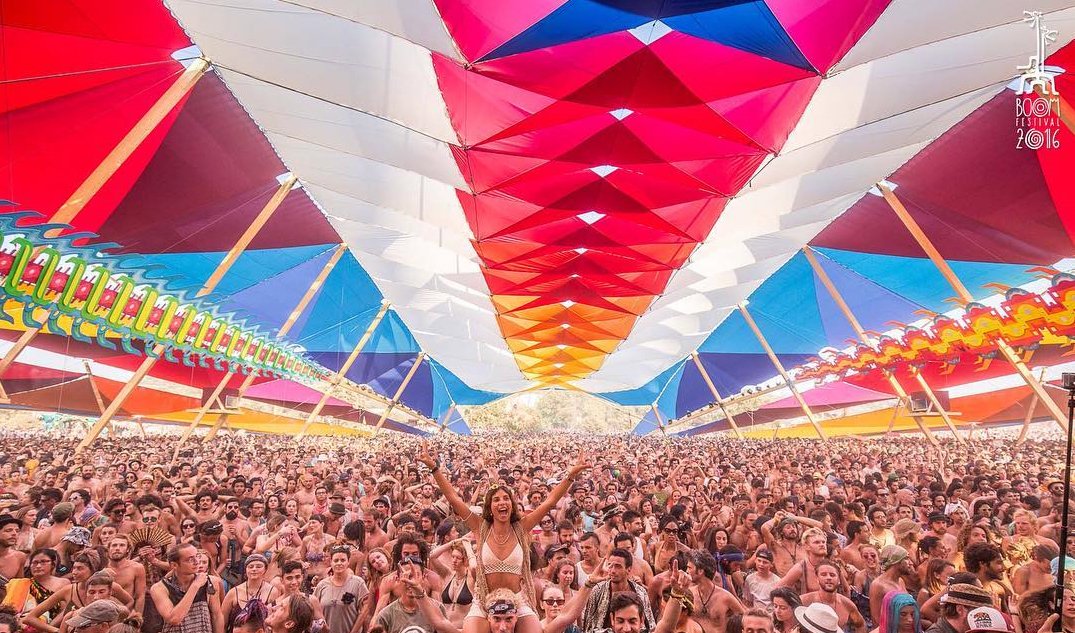 VitaMotus's tweet image. In 2016, our biggest structure yet: @boomfestivalHQ's Dance Temple in Portugal! Co-designed with @TheDoLaB, we engineered a vast, sound-friendly space, ensuring shade for the audience and a clear view of the stars.✨💃 #DesignTheFuture #VitaVault #StructureDesign