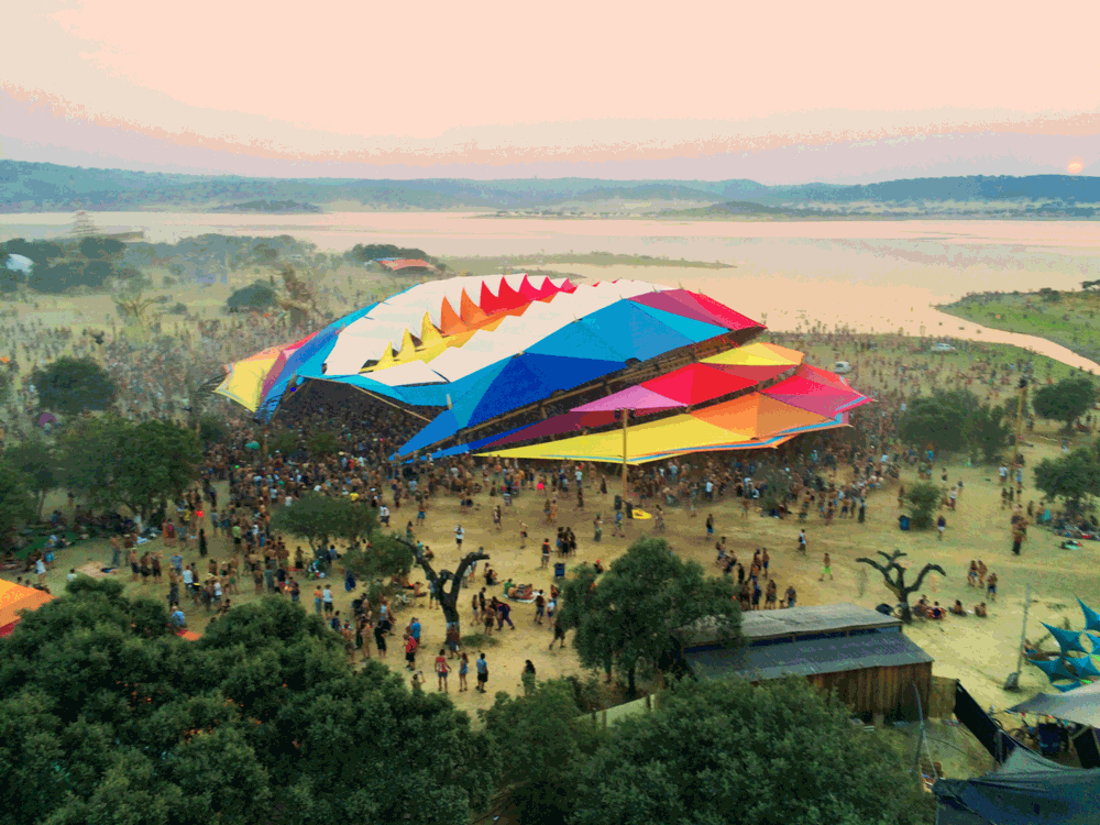 VitaMotus's tweet image. In 2016, our biggest structure yet: @boomfestivalHQ's Dance Temple in Portugal! Co-designed with @TheDoLaB, we engineered a vast, sound-friendly space, ensuring shade for the audience and a clear view of the stars.✨💃 #DesignTheFuture #VitaVault #StructureDesign