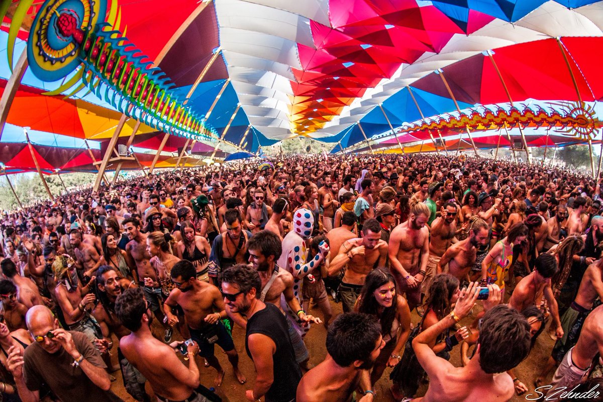 VitaMotus's tweet image. In 2016, our biggest structure yet: @boomfestivalHQ's Dance Temple in Portugal! Co-designed with @TheDoLaB, we engineered a vast, sound-friendly space, ensuring shade for the audience and a clear view of the stars.✨💃 #DesignTheFuture #VitaVault #StructureDesign