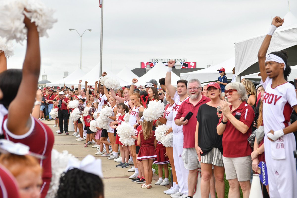 LEARFIELD_Tix's tweet photo. ππ Cheer Clinic x @TroyTrojansFB
Our teams continue to provide incredible fan experiences on game day - and theyβre just getting started.
#GroupExperiences #TeamLEARFIELD https://t.co/fPGuhX9Ujy
