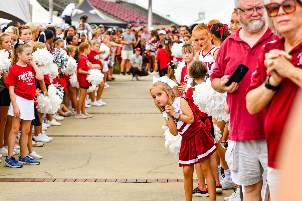 LEARFIELD_Tix's tweet photo. ππ Cheer Clinic x @TroyTrojansFB
Our teams continue to provide incredible fan experiences on game day - and theyβre just getting started.
#GroupExperiences #TeamLEARFIELD https://t.co/fPGuhX9Ujy