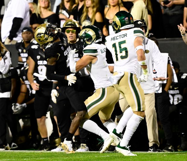 NFL_DovKleiman's tweet image. Report: Colorado State Safety Henry Blackburn is receiving Death threats over his dirty hit on Coloardo WR/CB Travis Hunter, via @SeanKeeler 
 
Hunter had to go to the hospital after the hit.

Colorado State coach Jay Norvell said Henry Blackburn and his family received death…