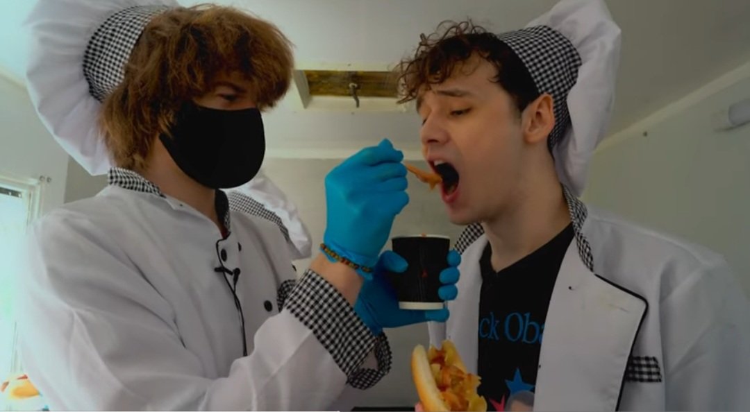 RandomisedBoo's tweet image. Uhm Hello?¿ ft. Wilbur 

🥀