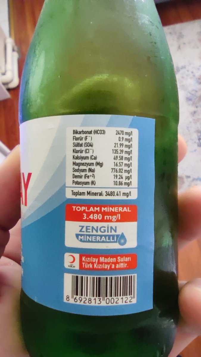 beyni çürüten,insanı aptallaştıran kimyasal florür'ün soda'da ne işi var? sözde doğal maden su'yu diye satıyolar bu zehir depo'larını, soda kızılay marka ama a'dan z'ye artık herşeyi kontrol etmek gerekir, ulan bu iş kullandıkları zehrin bile ücretini alıyolar insanlardan