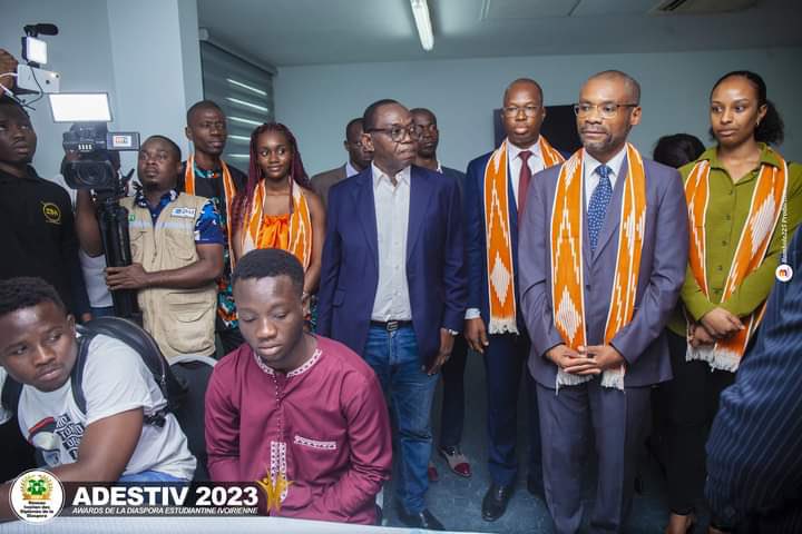 AndersonBlanc2's tweet photo. Une initiative qui fait sa marque et qui célèbre l’excellence - pour les jeunes et par les jeunes - employabilité, formations, santé, etc. @Ridd_ci  #Adestiv 2023. Bravo pour un événement réussi avec l’appui de @oimcotedivoire https://t.co/u2PFIEoBvX