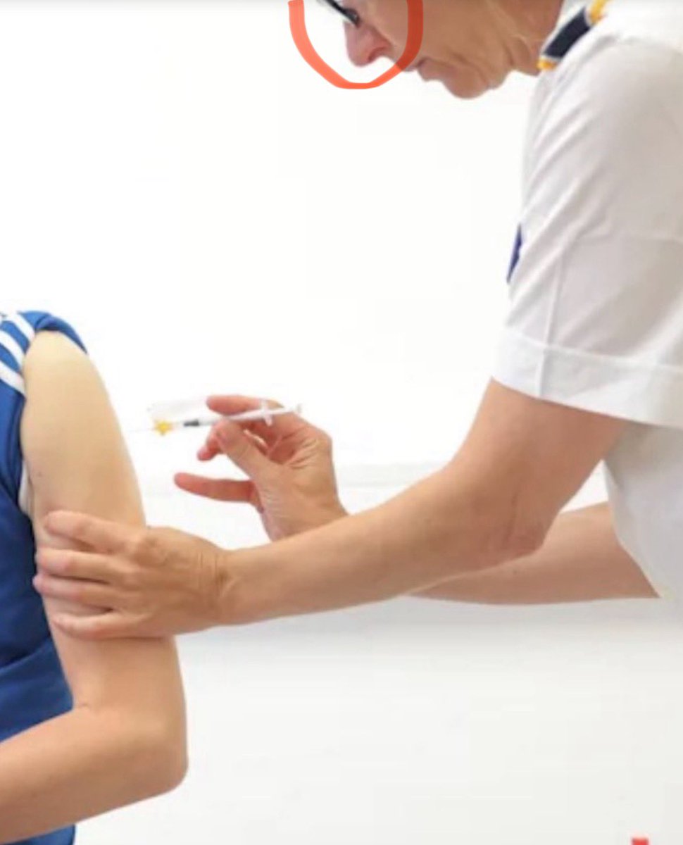 Sprachlos12's tweet image. Der #Karlatan war so heiß auf die neue #Spritze, dass er sich gleich mehrfach hat impfen lassen - oder das war alles nur eine mediale Shit-Show…

#LauterbachRausschmissJetzt 
#LauterbachRausschmissSofort