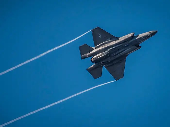 pmadd08's tweet photo. You can’t tell me this is not starscream. #f35 https://t.co/uex2KOqWhM