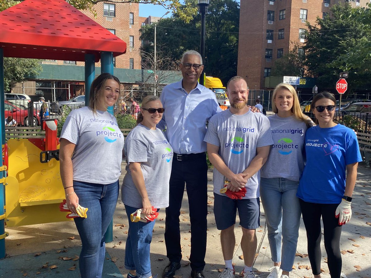 RudyWynterNG's tweet photo. We celebrated Project C’s 2nd anniversary by expanding our annual Day of Service to a full Week of Service. Across NY, 2,300+ National Grid employees participated in over 200+ volunteer events with 200+ organizations. #NGProjectC #StandForC
Learn more: https://t.co/4z7puingkq https://t.co/R9d0eJF7yL