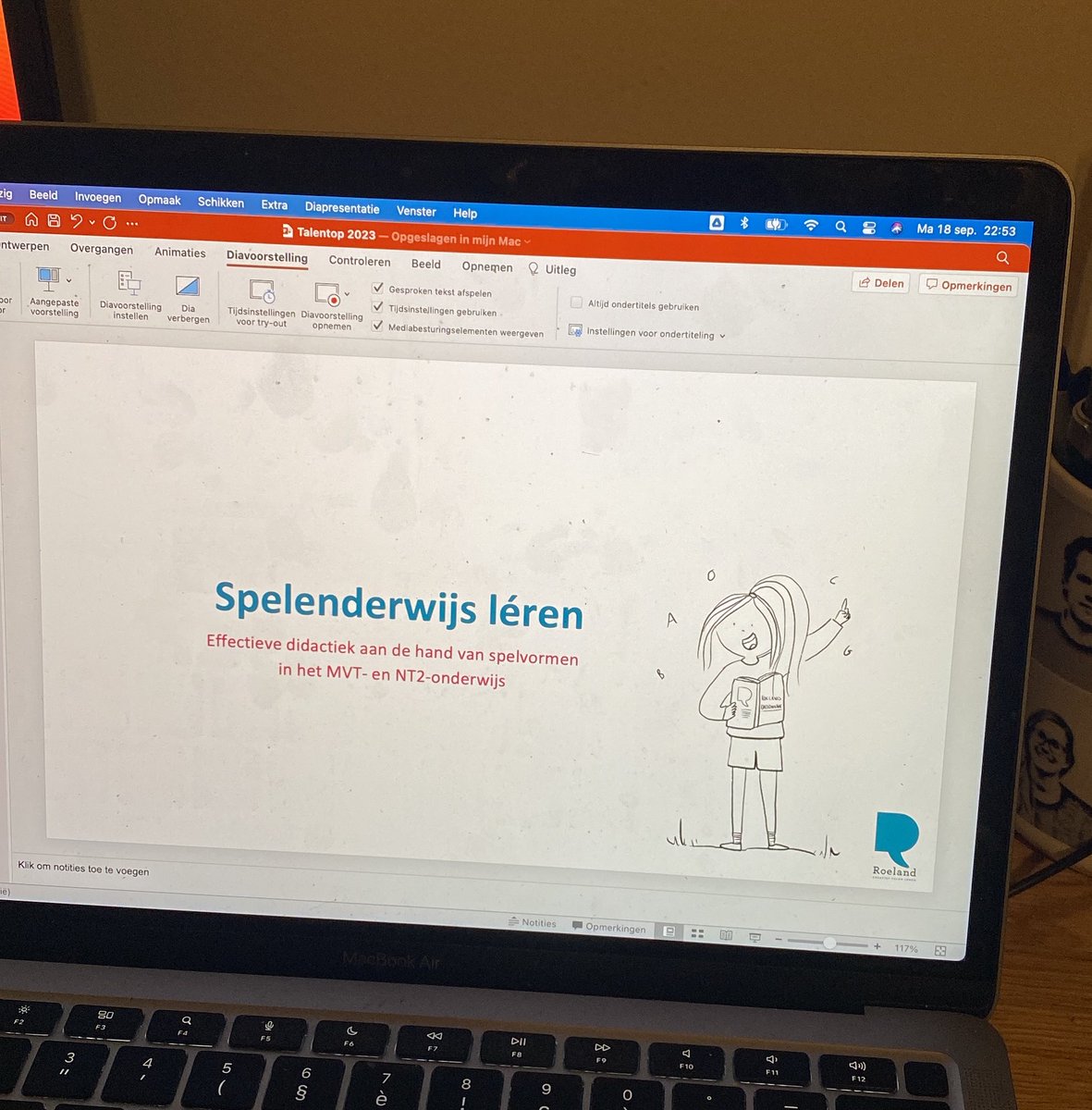 tomvdvel's tweet photo. Klaar voor de #Talentop morgen. Uitkijken naar twee volgeboekte workshops over hoe effectieve didactiek en speelse werkvormen wel degelijk hand in hand kunnen gaan, als je het middel maar aanpast aan het doel.
Wie zie ik daar? https://t.co/Senu1FltqX