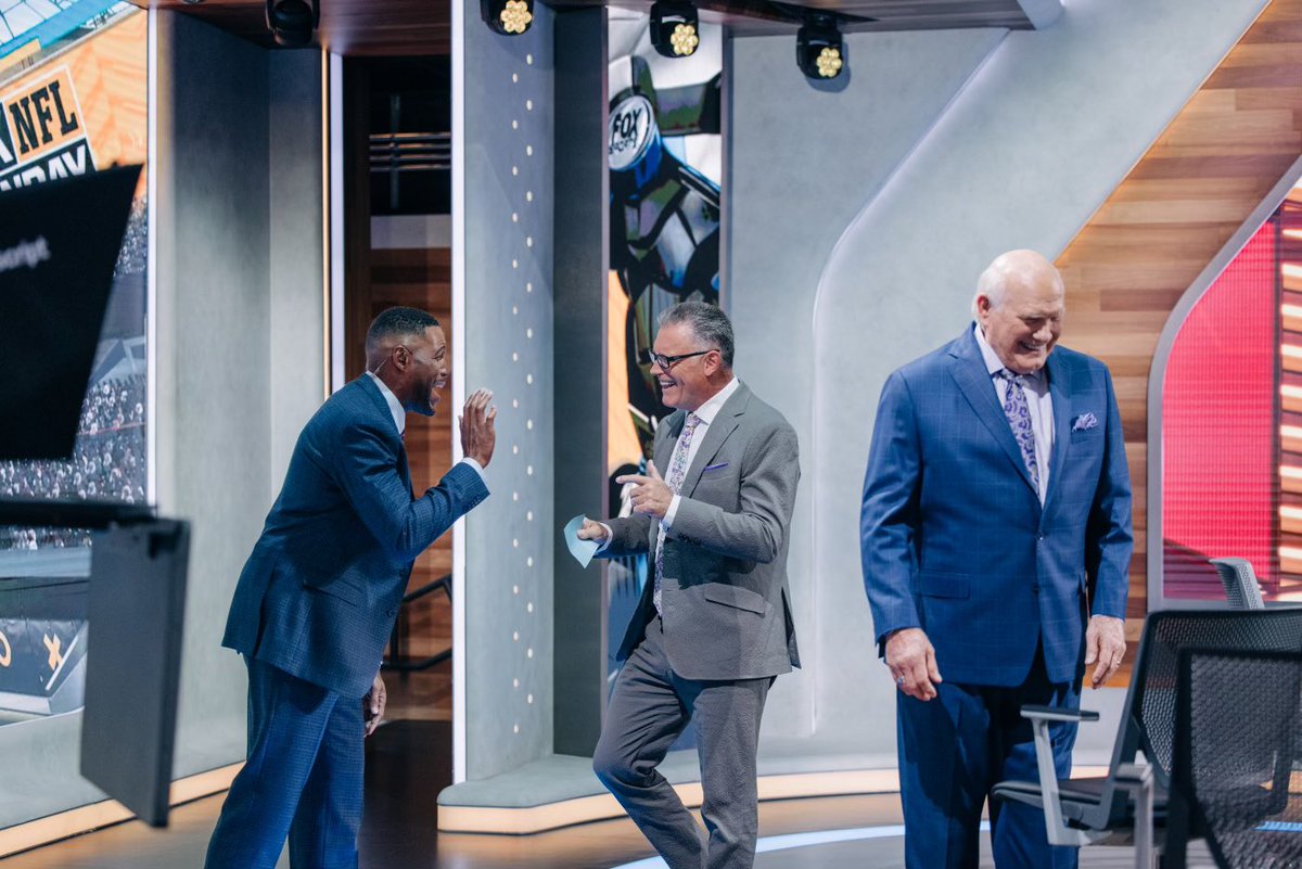 michaelstrahan's tweet photo. Sunday funday at @NFLonFOX is the only way I want to spend my Football Sundays. 🙏🏾

Suited and booted in @mstrahanbrand 💯

📸 @LilyRo 

#NFLonFOX
#Football
#NFL https://t.co/TpsONdeefM