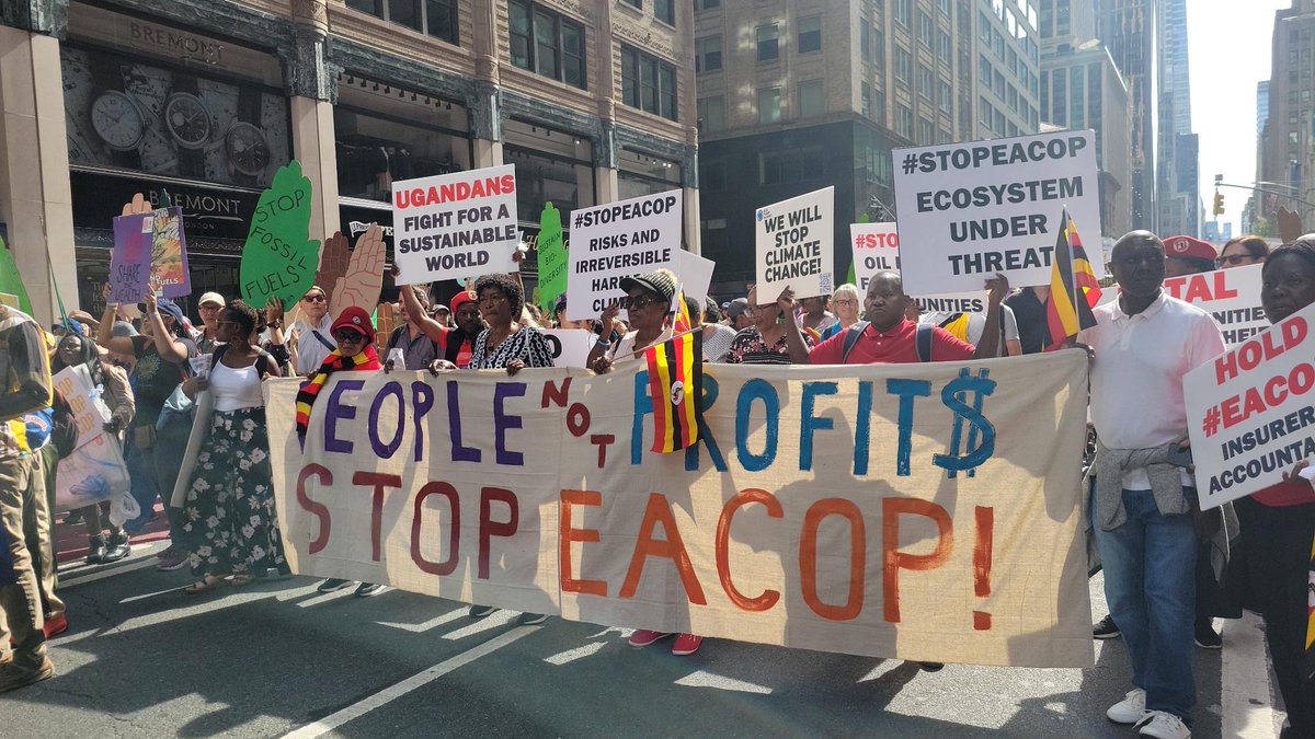 AgabaEmmanuel7's tweet photo. ONE voice all over the world, what more can we speak that is more than this, what is it that is hard to observe! #StopEACOP for there future of grand children, #frontaidfroundation #FossilFuelTreaty #ClimateActionNow #EndFossilFuels https://t.co/otJSu6eEg5