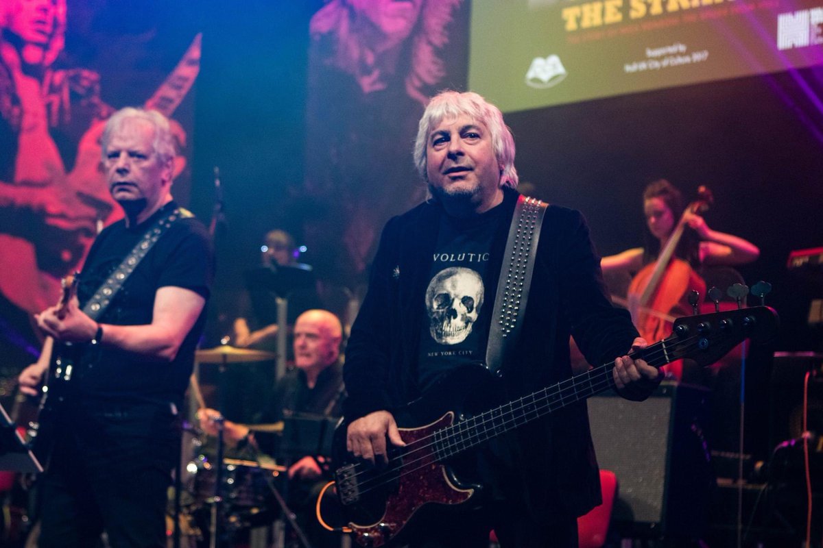 TurnFaceStrange's tweet image. #meettheband
The bass boss - John Bentley.
John grew up in #Hull in the ‘60s and as a teenager took on the HP payments acquiring #MickRonson’s Stratocaster. In 1979 he became the bass player in #Squeeze playing alongside #JoolsHolland on hits such as ‘Up The Junction’