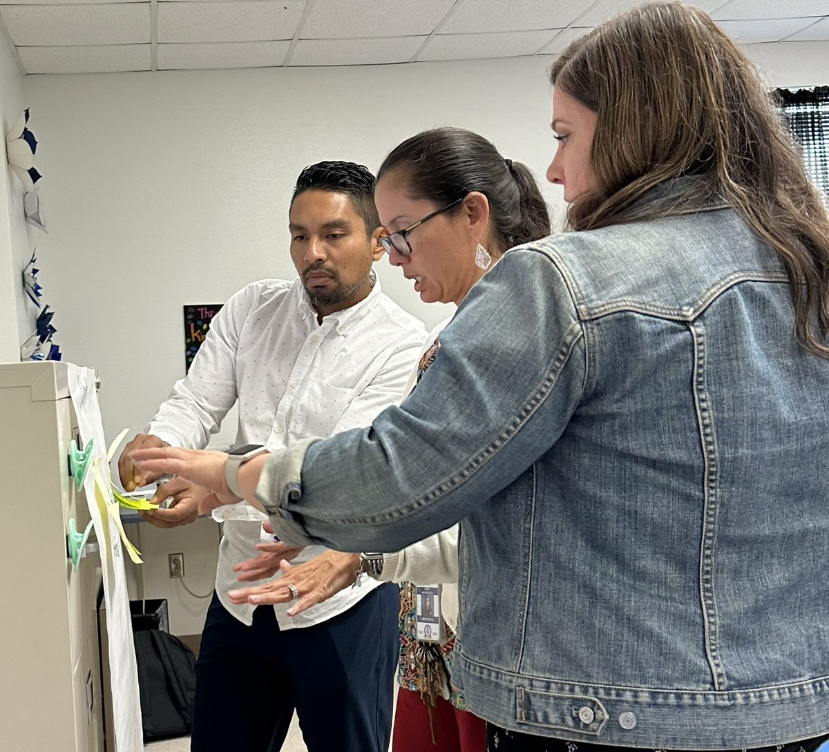 Jodi Leckbee (@jodileckbee) on Twitter photo Barrera Veterans Elementary School works as a SALT team to analyze the teacher and student evidence they collected through instructional rounds. <a href="/NIETteach/">National Institute for Excellence in Teaching</a> <a href="/somersetisd/">Somerset ISD</a> Barrera Veterans Elementary School works as a SALT team to analyze the teacher and student evidence they collected through instructional rounds. <a href="/NIETteach/">National Institute for Excellence in Teaching</a> <a href="/somersetisd/">Somerset ISD</a>