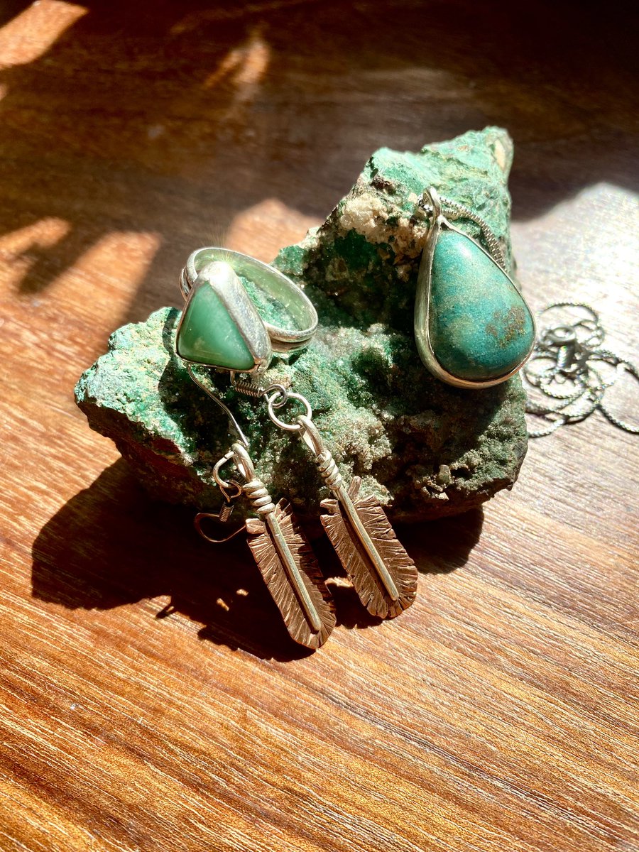 LittleLadyFish's tweet image. My first few attempts at a new craft! ⚒️✨

#silversmithing #cabochon #artisan