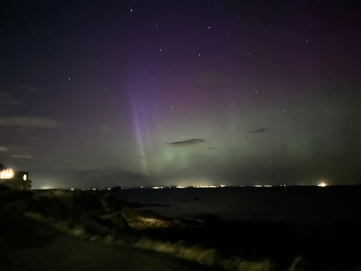 Looking over the Forth from #eastlothian , do need a phone camera to see all the colours but WOW #aurora