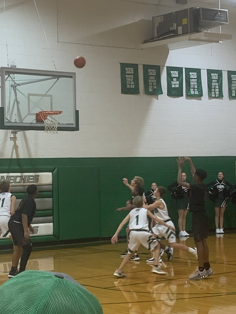 A little late post but  good game coach <a href="/CoachFlowers30/">Drew Flowers 🏀</a>