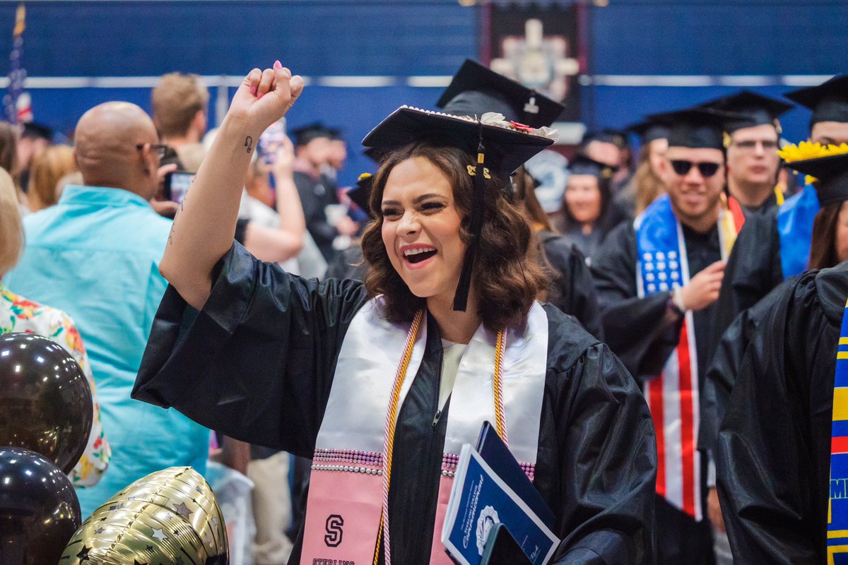 G R A D U A T I N G ✩ＳＥＮＩＯＲＳ 🎓
 
**𝐅𝐫𝐢𝐞𝐧𝐝𝐥𝐲 𝐏𝐒𝐀**
The 2024 Graduation application link and more info has been sent to your Sterling email.

𝙳𝚎𝚊𝚍𝚕𝚒𝚗𝚎 𝚒𝚜 𝙳𝚎𝚌𝚎𝚖𝚋𝚎𝚛 𝟷, 𝟸𝟶𝟸𝟹

𝐀𝐩𝐩𝐥𝐲 𝐇𝐞𝐫𝐞: online.sterling.edu/graduation-app…

𝚂𝚠𝚘𝚛𝚍𝚜 𝚄𝚙! ⚔️