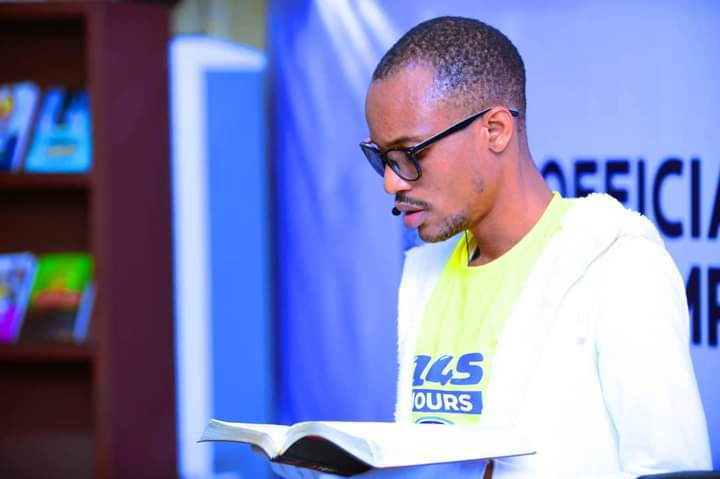 MbohoFaith's tweet photo. #Live
John Obot is currently reading the book of Proverbs as part of his official attempt to break the Guinness World Records for the longest marathon reading aloud by an individual. He plans to stop at 153 hours.
With God, all things are possible
#Readmania
#johnobotreadsaloud https://t.co/YWD1oSMBfv