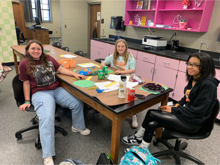 If you are not in Art Club, you are missing out! Shout out to Mrs. Justice and her amazing Art Club students! 🦅🦅