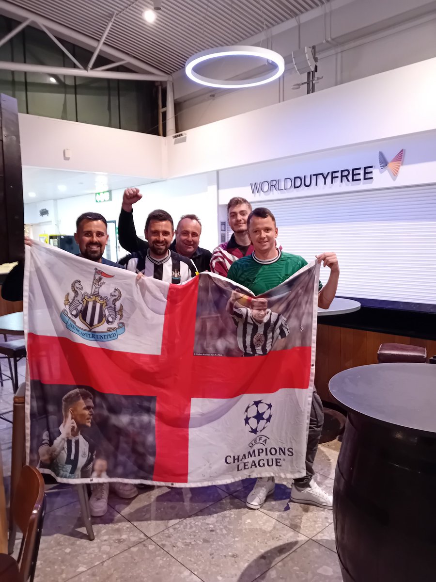 Eddie Howes Champions League Mags 🛩🇮🇹⚽️⚫️⚪️ #NUFC