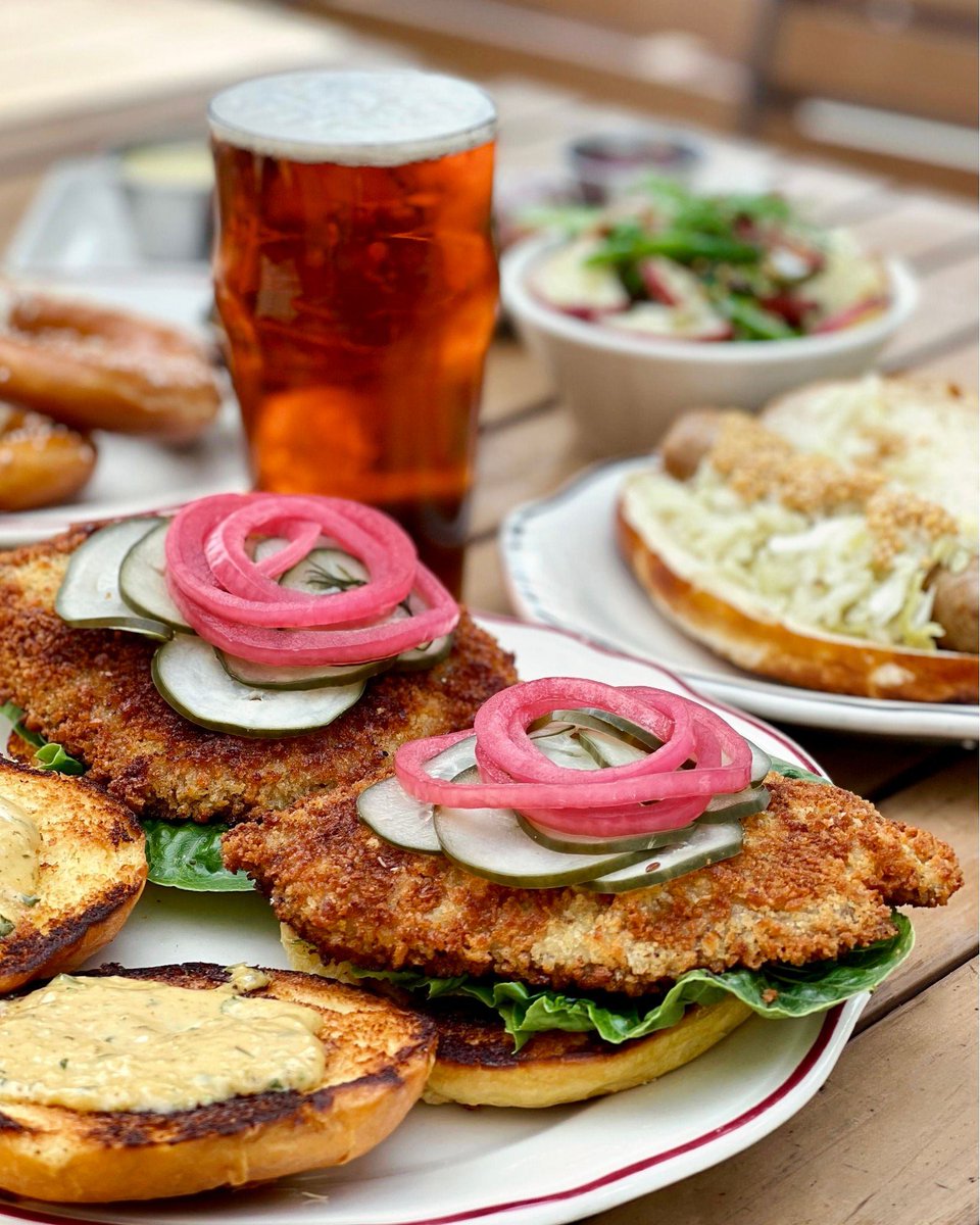 🥨Countdown 1 Week! Join us at The Lexington for the biggest, boldest, and most Bravarian celebration of the year! OKTOBERFEST on the rooftop. Monday September 25th 4-6pm. German favorites plus $6 Summit Oktoberfest pints. See you there!🍻
#thelex #thelexington #Oktoberfest
