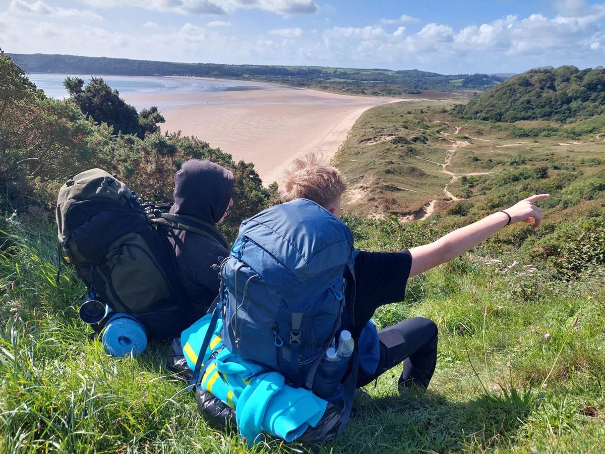 Diwrnod cyntaf llwyddiannus i griw dysgu awyr agored bl11 lawr ym Mhenrhyn Gŵyr heddi. Pob lwc fory! A successful first day for the yr11 Outdoor Learning class in the Gower today. What a view! <a href="/yc_llanhari/">Ymarfer Corff Llanhari</a>
