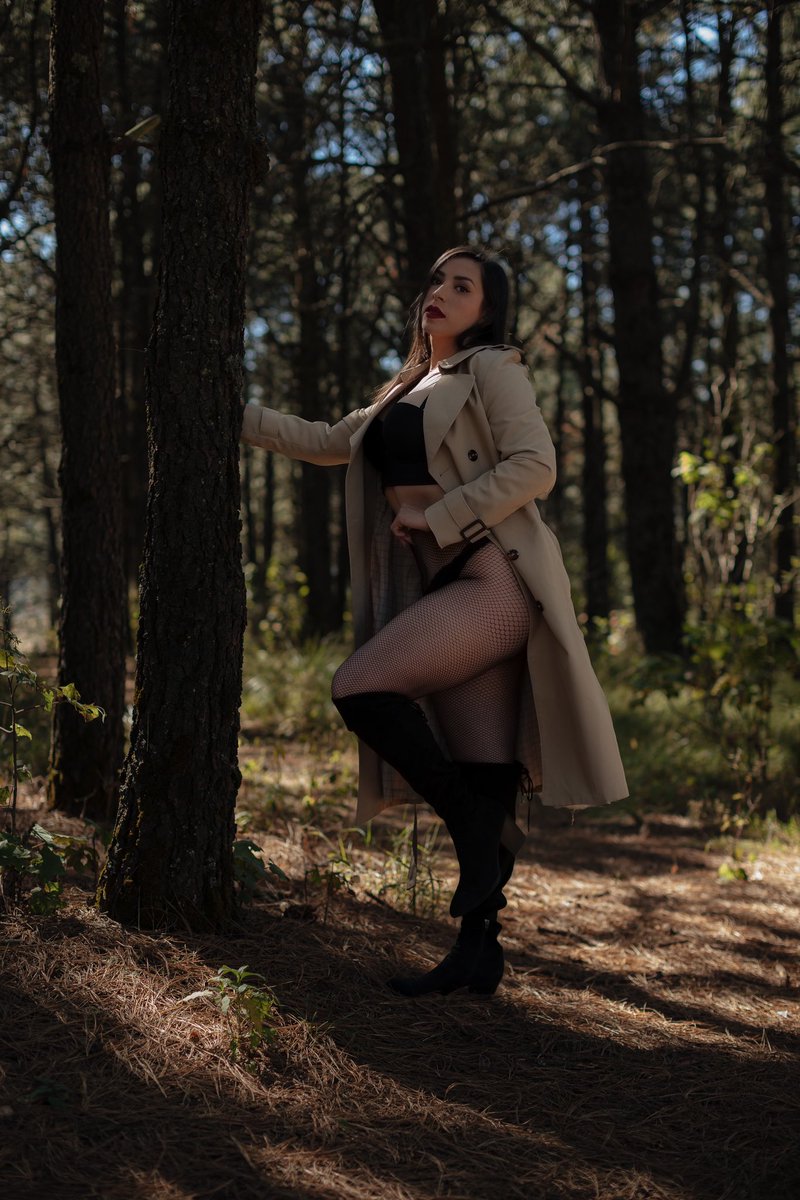 marisolss26's tweet photo. A veces me pierdo en el bosque🍃

Dale swipe 😏…. 

#forest #bosque #stockings #boots #sensualwoman #onlyfansbabe 

https://t.co/UinEFMbnWV https://t.co/huN7UsZWW4