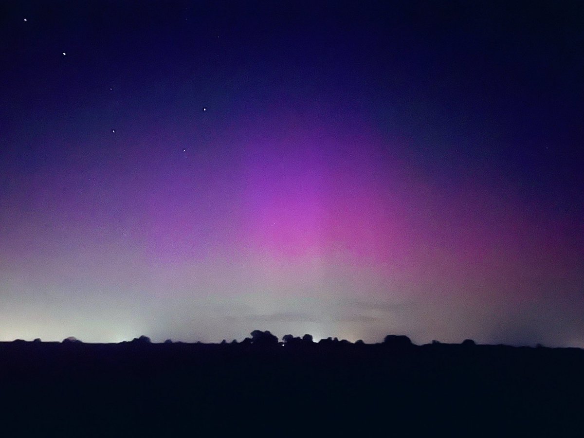 fundraiserhels's tweet photo. First time capturing the #Aurora Borealis in the UK near #Loddon #Norfolk tonight!!!! So pleased! #northernlights #Auroraborealis #photography #landscapephotography @AngliaWeather @ChrisPage90 @WeatherAisling #ThePhotoHour #StormHour 💙💙💙 https://t.co/zezSBQ7S4T