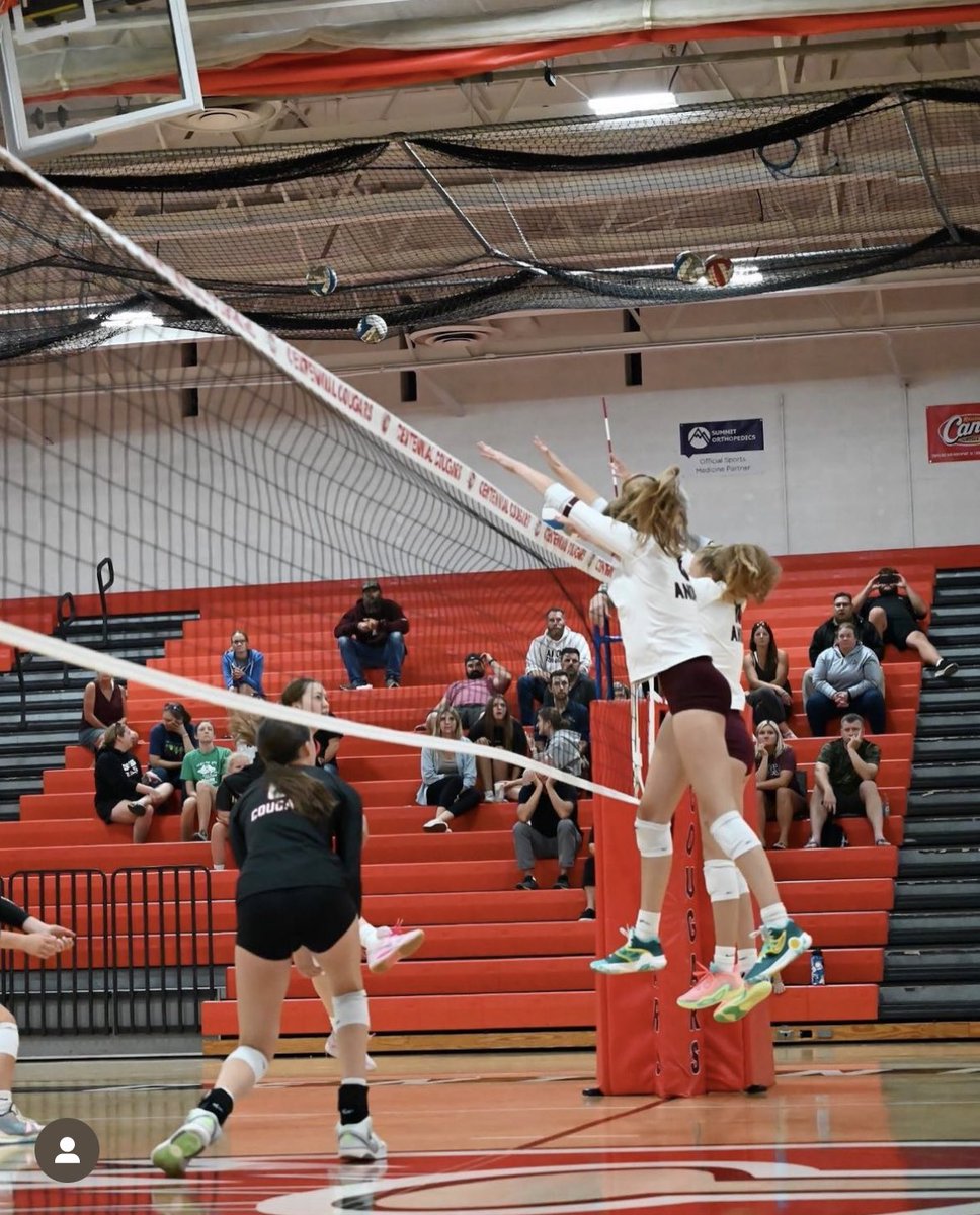 CFVBrecruiting's tweet photo. Sisters!
Senior 6’2 MB Abby Leaf gets to play this high school season with her Freshman 5’11 sister, Ella Leaf (opposite). These two put up a pretty dynamic block! #volleyball #volleyballrecruit #sisters #volleyballblock #block #roof #stuffblock https://t.co/3rZCT6e2CS