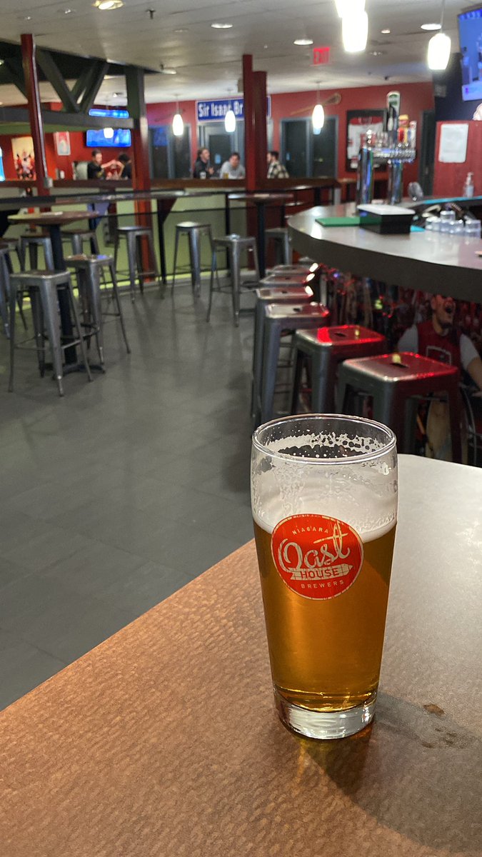 OwenKane's tweet photo. Priorities: find campus pub ✅ https://t.co/lHRjiapdXT