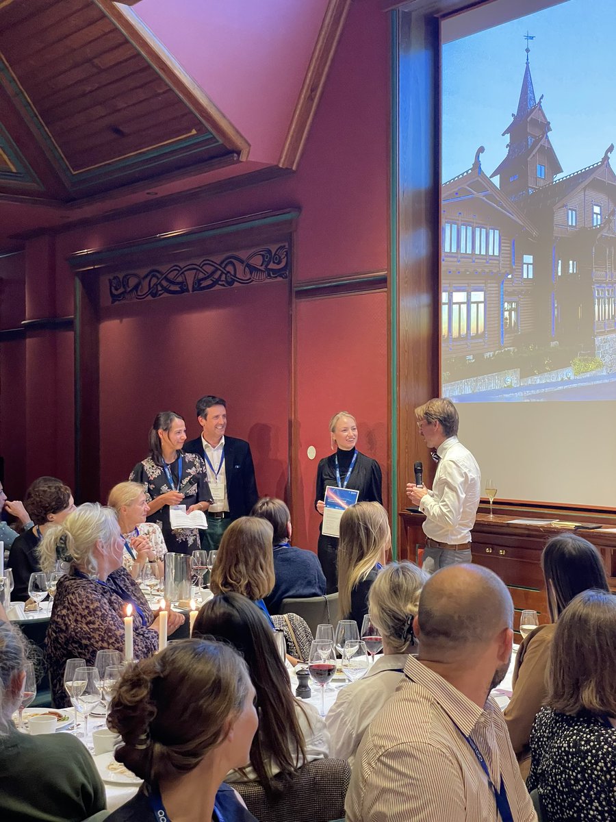 fkbmatrix's tweet photo. The ACTA Oncologica Nordic Precision Cancer Medicine Symposium conference dinner. Thank you @asmundflobak for being a great toastmaster and congratulations to the poster prize winners #AstridMedhus OUS, #TheaVåtsveen UiO and #PilarAyudaDuran OUS. Happy Birthday #EivindHovig! https://t.co/uiwDjKCYKs