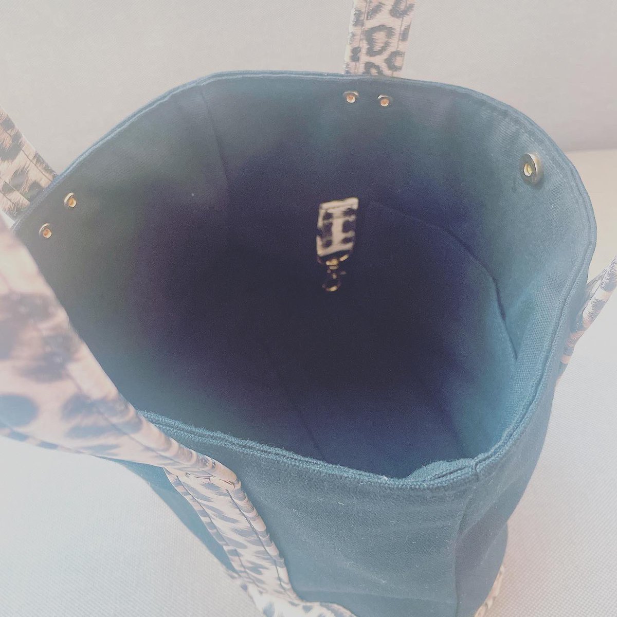 kei_bornfrom's tweet photo. 気分だけでも秋に🍁

#keisakura #likeme #私らしく
#ハンドメイド #minne #メルカリ
#トートバッグ #ミニトート #アニマル柄 https://t.co/ZFVDl7qfRQ