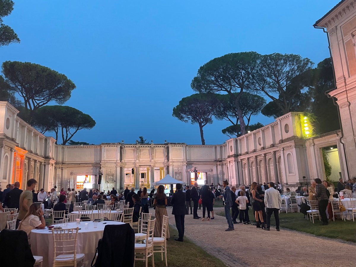 gbgallus's tweet photo. Onorato di aver partecipato a #stateofprivacy nel tavolo #legaldesign. Un’esperienza arricchente in un luogo fantastico. Ed è stato anche divertente rispolverare le mie abilità da gamer per vincere il contest privacy :-) @GPDP_IT https://t.co/rOWuEZQwqw