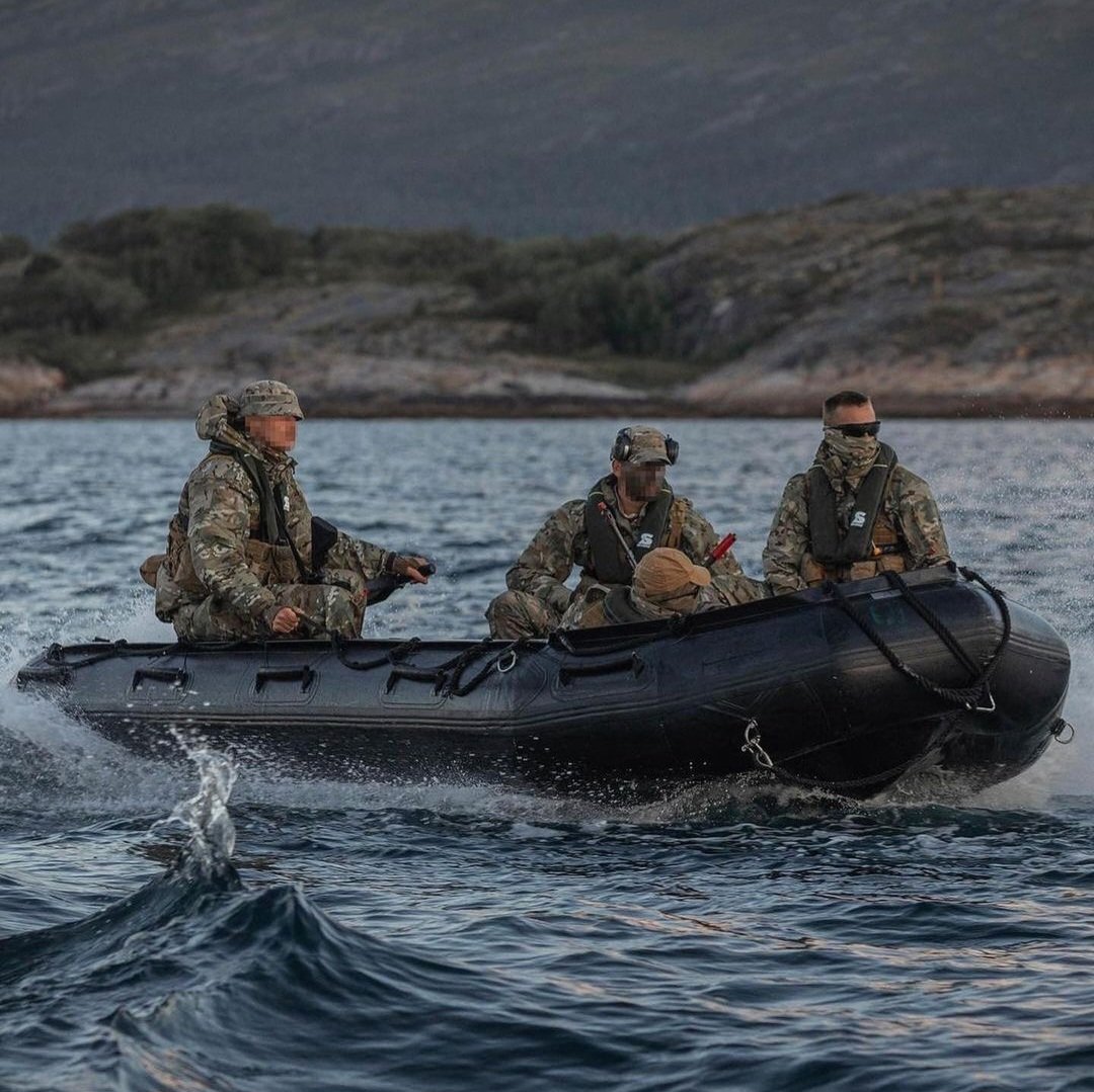 Commando_Ops's tweet image. As part of a coordinated training programme with British @royalmarines and Dutch @korpsmariniers, Ukrainian Marines train in small boat operations, shore reconnaissance, and raiding tactics with Norwegian Coastal Hunters. 🇳🇴 🇺🇦