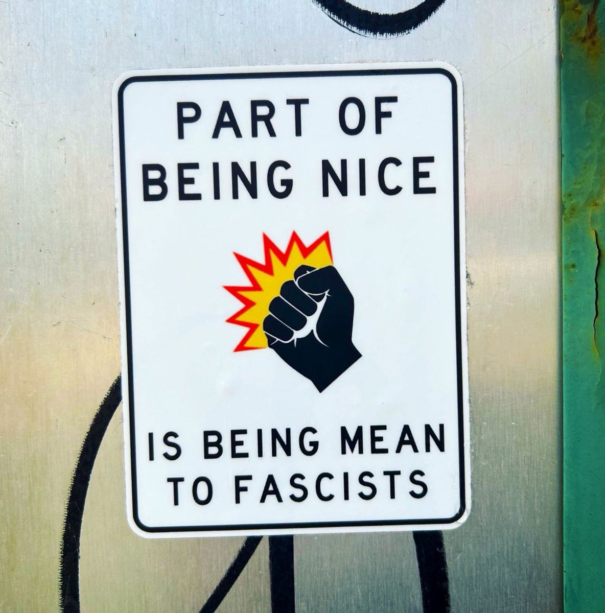 Emilguardado's tweet photo. Parte de ser gentil, es ser intolerante con fascistas https://t.co/n3xM96Ka9b