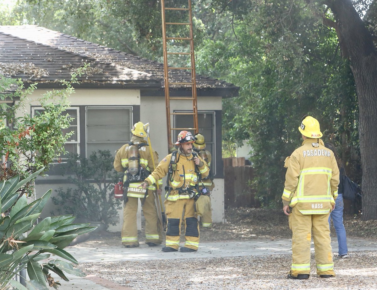 ShorealoneFilms's tweet photo. A quick response by @PasadenaFD to a smoke showing call this afternoon found this lil pup in a smoky house. PasFd got the pup into mom's arms fast, damage was minimal & kept to kitchen area w/no extensions. #Heros #PasadenaFD 09-18-23 https://t.co/LNk8ob3zFP