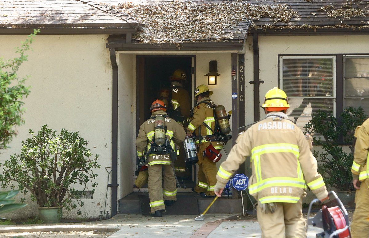 ShorealoneFilms's tweet photo. A quick response by @PasadenaFD to a smoke showing call this afternoon found this lil pup in a smoky house. PasFd got the pup into mom's arms fast, damage was minimal & kept to kitchen area w/no extensions. #Heros #PasadenaFD 09-18-23 https://t.co/LNk8ob3zFP
