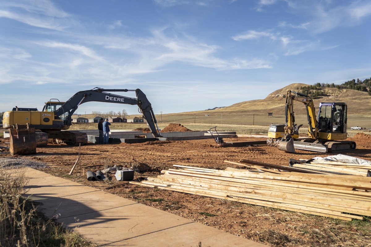 DreamDesignIntl's tweet photo. Happy National Construction Appreciation Week! 🚧

Our Dream Construction crews work tirelessly on our projects, and we truly appreciate their hard work. And we want to thank ALL of the construction workers out there. You are instrumental in keeping our world moving forward. https://t.co/q6bhhooMIP