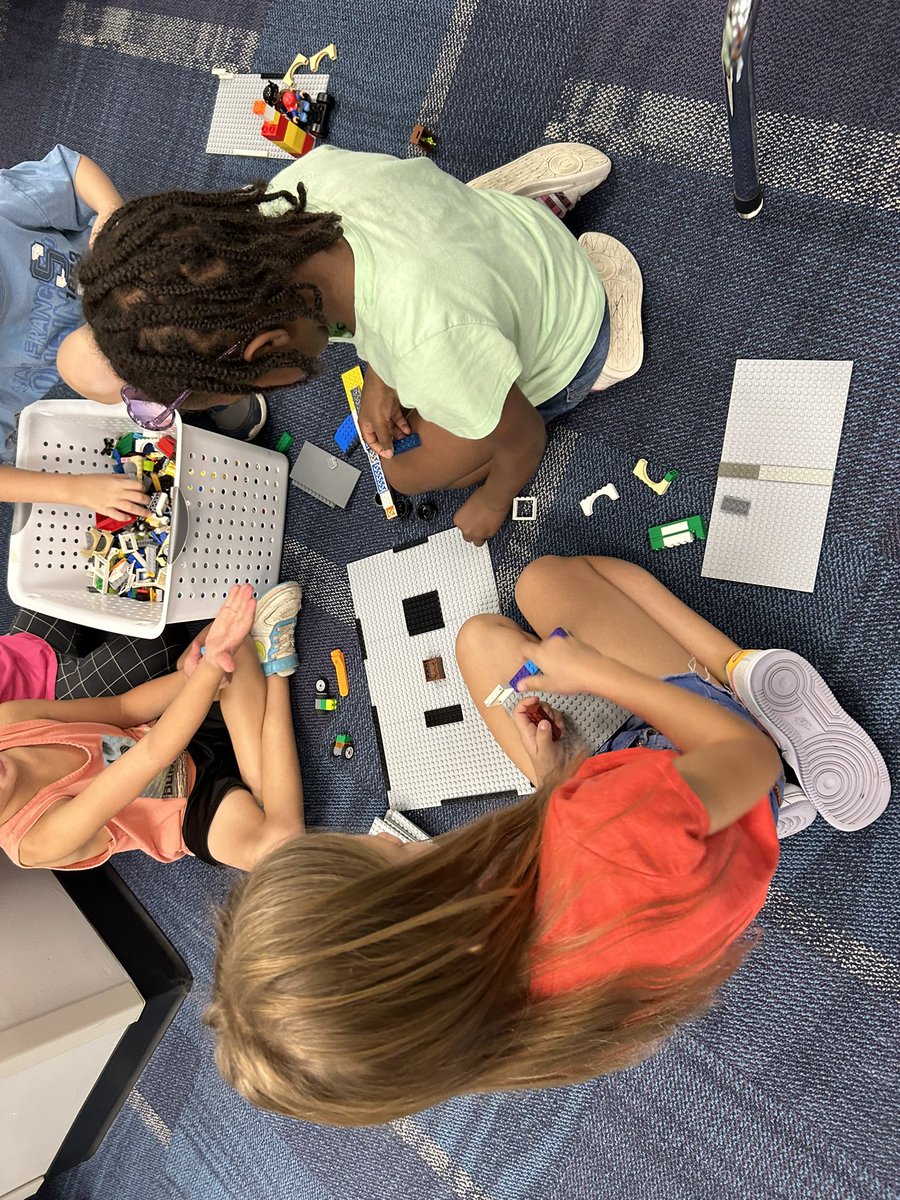 juliegkreft's tweet photo. We introduced 1st grade to the #makercenter by reading The Little Red Fort by @brendamaier and using different materials to build forts. #makermonday #librarianlife https://t.co/9ueOZOdGy6
