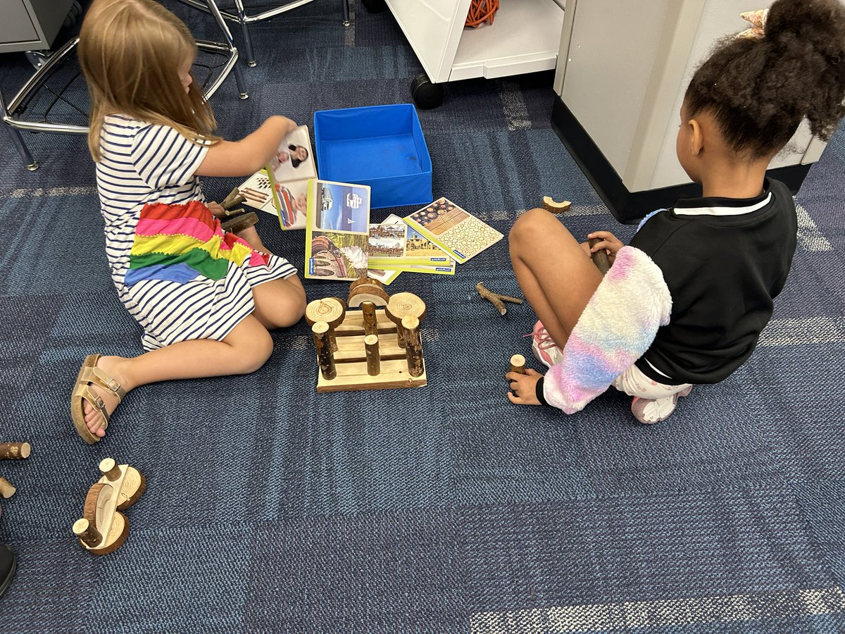juliegkreft's tweet photo. We introduced 1st grade to the #makercenter by reading The Little Red Fort by @brendamaier and using different materials to build forts. #makermonday #librarianlife https://t.co/9ueOZOdGy6
