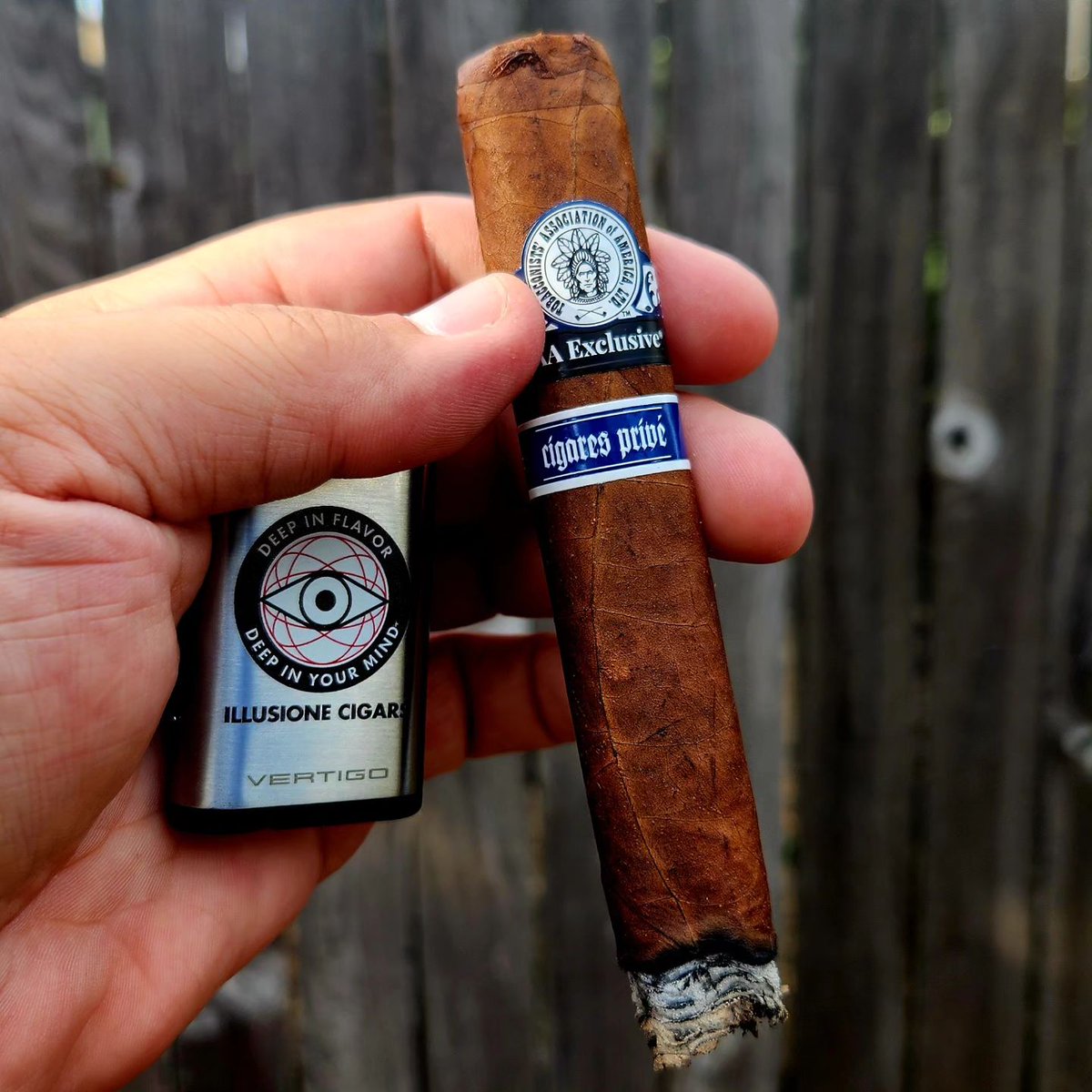 illusionecigars's tweet photo. 📷 by @cigarguy24: Today's #cigar of choice is the #2021 taaexclusive #cigaresprivé from @illusione_cigars. #deepinflavordeepinyourmind #tobacconistassociationofamerica #longhashtags https://t.co/1k1aIpQw9X